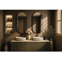 Moderní koupelna s dvojitým umyvadlem, zrcadly a policemi