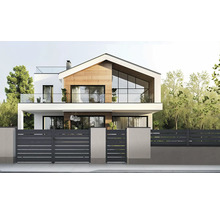 Moderní dům s dřevěnými prvky, skleněnou fasádou a plotem