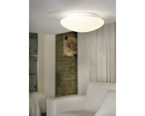 Stropní svítidlo v obývacím pokoji