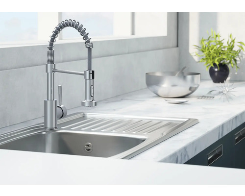 Kuchyňský dřez s baterií a spirálovou výtokovou hadicí