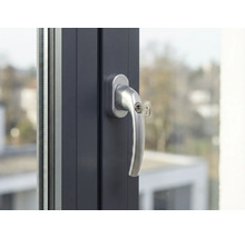 Okno s klikou a klíčem