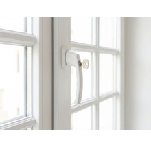 Okno s klikou a klíčem