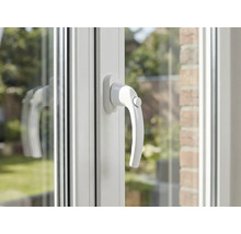 Detail plastového okna s klikou