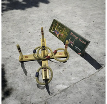 Hra s házením kruhů s dřevěnými cíli a kruhy a balením her