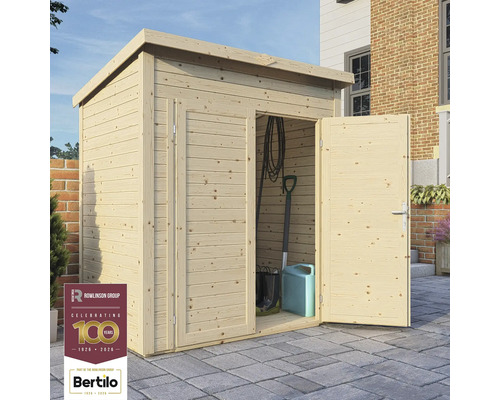 Dřevěná zahradní skříň s otevřenými dveřmi, v pozadí zahradní nářadí. Logo Rowlinson Group. Logo Bertilo.