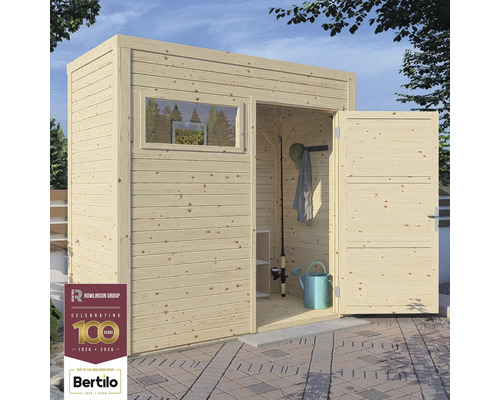 Dřevěný zahradní domek s oknem a otevřenými dveřmi