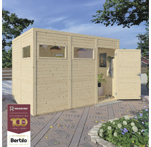 Dřevěný zahradní domek s okny a otevřenými dveřmi ve venkovním prostoru