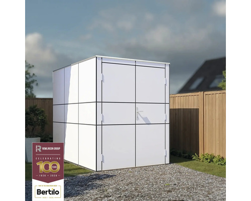 Dřevěný zahradní domek Bertilo HPL Design Bike Port 155 x 229 cm bílý Kovová zahradní skříň na štěrkovém povrchu před zahradou