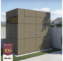 Zahradní skříň ze dřeva s oknem a dveřmi na trávníku