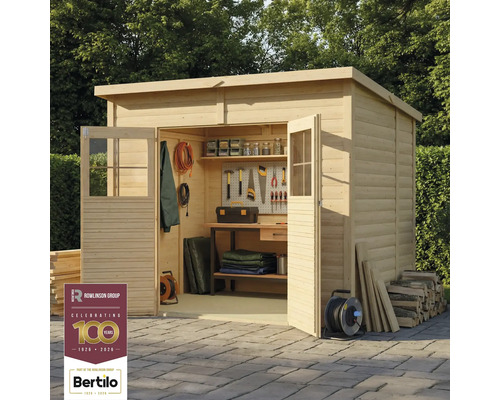 Dřevěný zahradní domek s policemi a nářadím