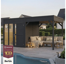 Zahradní domek s posezením a rohovou pohovkou na terase