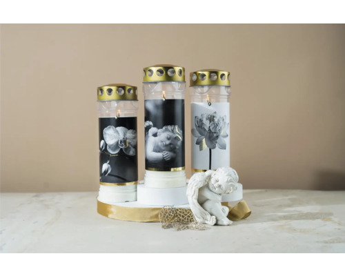 Tři hřbitovní svíčky s různými motivy a figurkou anděla