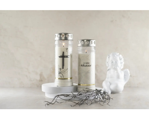 Dvě hřbitovní svíčky s motivem a stříbrným víčkem