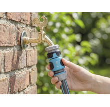 Připojení zahradní hadice k vodovodnímu kohoutku s připojovacím kusem