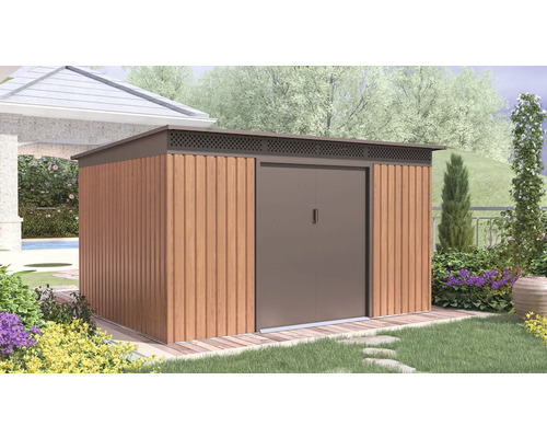 Moderní, prostorný zahradní domek s plochou střechou, stěnami v dekoru dřeva a šedými dveřmi ve světlé, uspořádané zahradě s rostlinami.