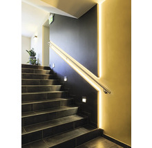 Schodiště se schody, zábradlím a osvětlením