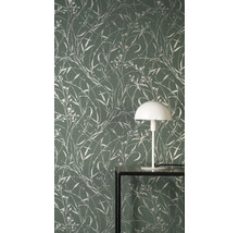 Tapeta s květinovým vzorem na zdi