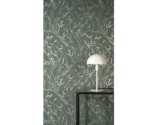 Tapeta s květinovým vzorem na zdi