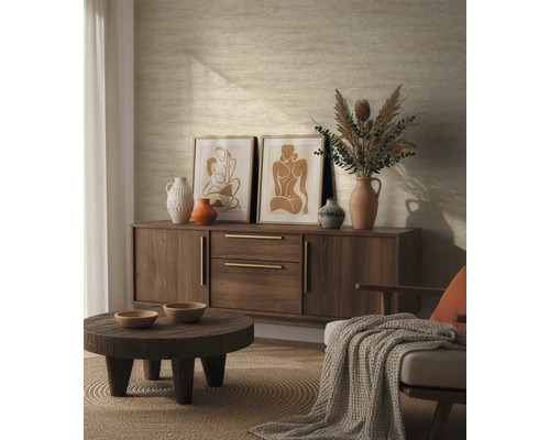 Obývací pokoj s komodou, dekorací a abstraktními uměleckými díly pro útulnou atmosféru