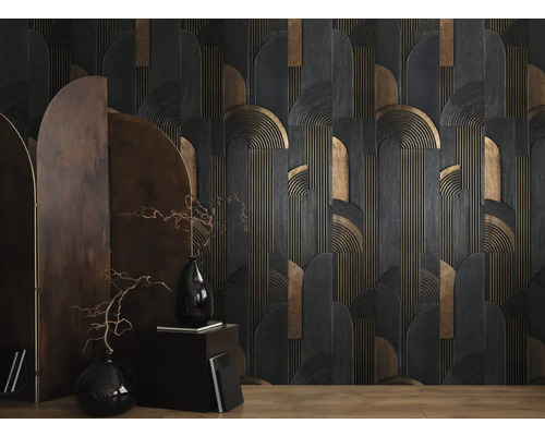 Dekorativní nástěnný panel s abstraktním vzorem, doplněný vázami a paravánem, pro stylové uspořádání interiéru.