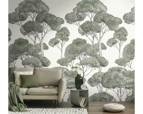 Obývací pokoj s pohovkou, odkládacím stolkem a tapetou se vzorem stromů