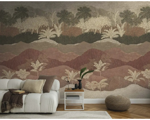 Obývací pokoj s vzorovanou tapetou, pohovkou a odkládacím stolkem