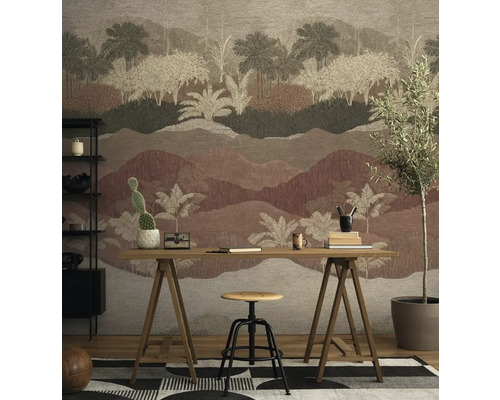 Pokoj s tapetou se vzorem, psacím stolem a dekorací