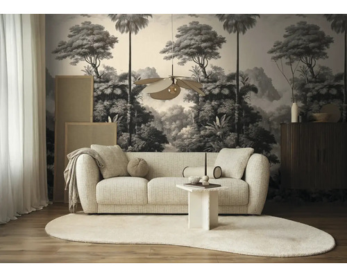 Obývací pokoj s pohovkou, kobercem, odkládacím stolkem a ozdobnou tapetou s motivem džungle