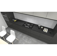 Kuchyňská scéna s kuchyňským nábytkem, varnou deskou, dřezem a nádobím