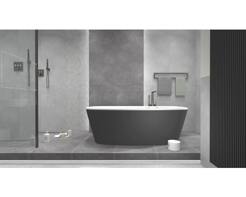 Moderní koupelna s volně stojící vanou, sprchou a radiátorem na ručníky