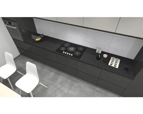 Kuchyňská scéna s kuchyňským nábytkem, varnou deskou, dřezem a nádobím