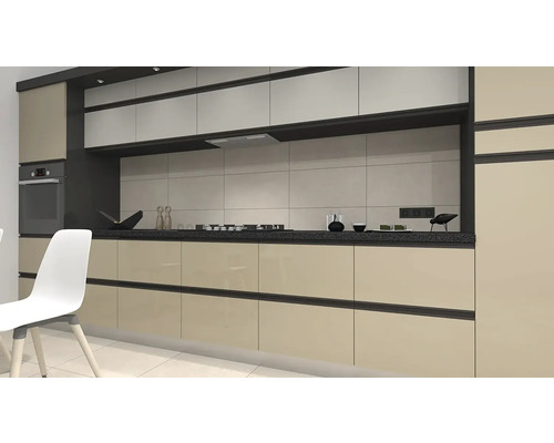 Moderní kuchyně s vestavěnými skříněmi, sporákem a pracovní plochou