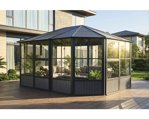 Volně stojící pavilon s pohovkou a rostlinami na dřevěné terase