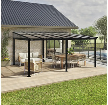 Terasa s terasovým přístřeškem, posezením a jídelním stolem na dřevěné terase