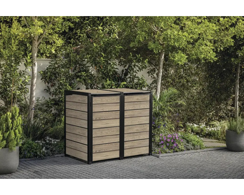 Box na popelnice s dřevěným obložením na zahradě