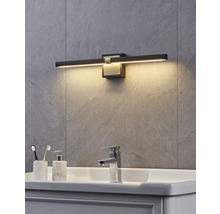 Koupelna s umyvadlem, baterií a LED zrcadlovým světlem