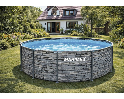 Nadzemní bazén Marimex s dekorem kamene v prosluněné zahradě před rodinným domem.