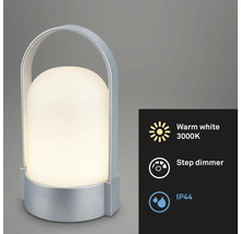 Přenosná LED stolní lampa se stříbrným tělem a rukojetí, teplé bílé světlo 3000 Kelvinů, stupňovitý stmívač a stupeň krytí IP44.