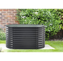 Kovový vyvýšený záhon na zahradě