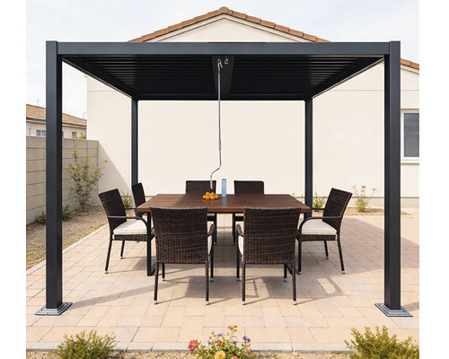 Moderní hliníková pergola s nastavitelnou lamelovou střechou na dlážděné terase s dřevěným jídelním stolem a ratanovými židlemi.