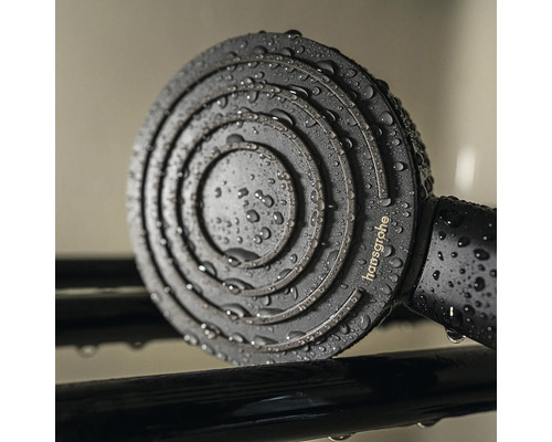 Matně černá ruční sprcha Hansgrohe s kruhovým sprchovým diskem a kapkami vody, Hansgrohe Logo.