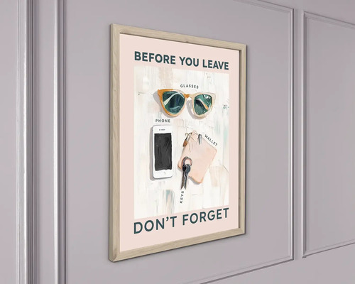 Rámovaný plakát s nápisem Before You Leave Don't Forget, ilustrace slunečních brýlí, chytrého telefonu, peněženky a klíčů.