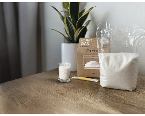 Vonná sypaná svíčka Emocio 350 g Cashmere + 10 ks knotů bílá