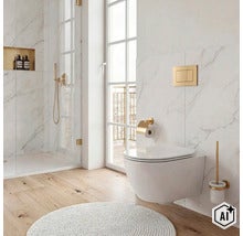 Moderní koupelna se závěsným WC, sprchou a zlatými armaturami u mramorových obkladů a dřevěné podlahy. (Image AI modified or generated)
