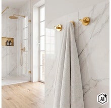 Moderní koupelna s kulatými kovovými nástěnnými háčky, bílý ručník visí na háčku, obklady s mramorovým efektem a sprchový kout. (Image AI modified or generated)