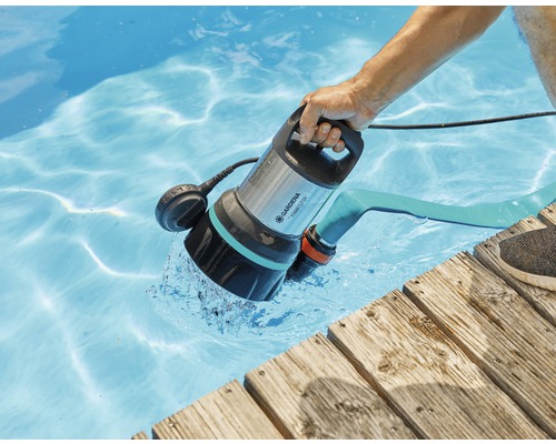 Ponorné kalové čerpadlo Gardena používané v bazénu