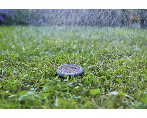 Logo Gardena na zavlažovači trávníku používaném na trávníku