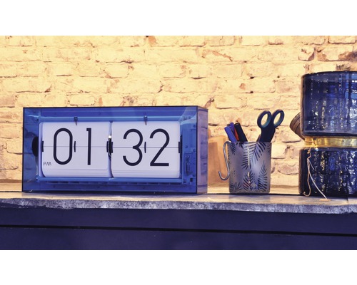 Stolní hodiny s překlápěcím displejem a dekoracemi