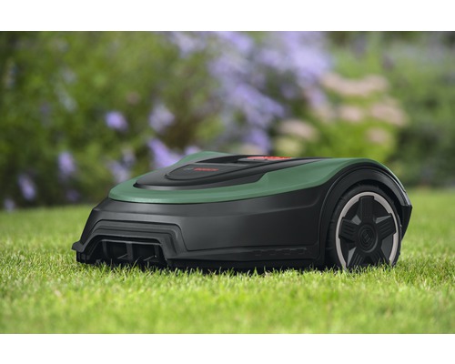 Robotická sekačka na trávníku