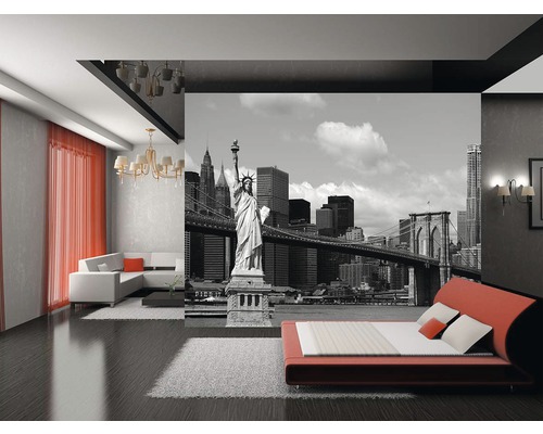 Obývací pokoj s fototapetou s panoramou New Yorku se sochou Svobody a Brooklynským mostem